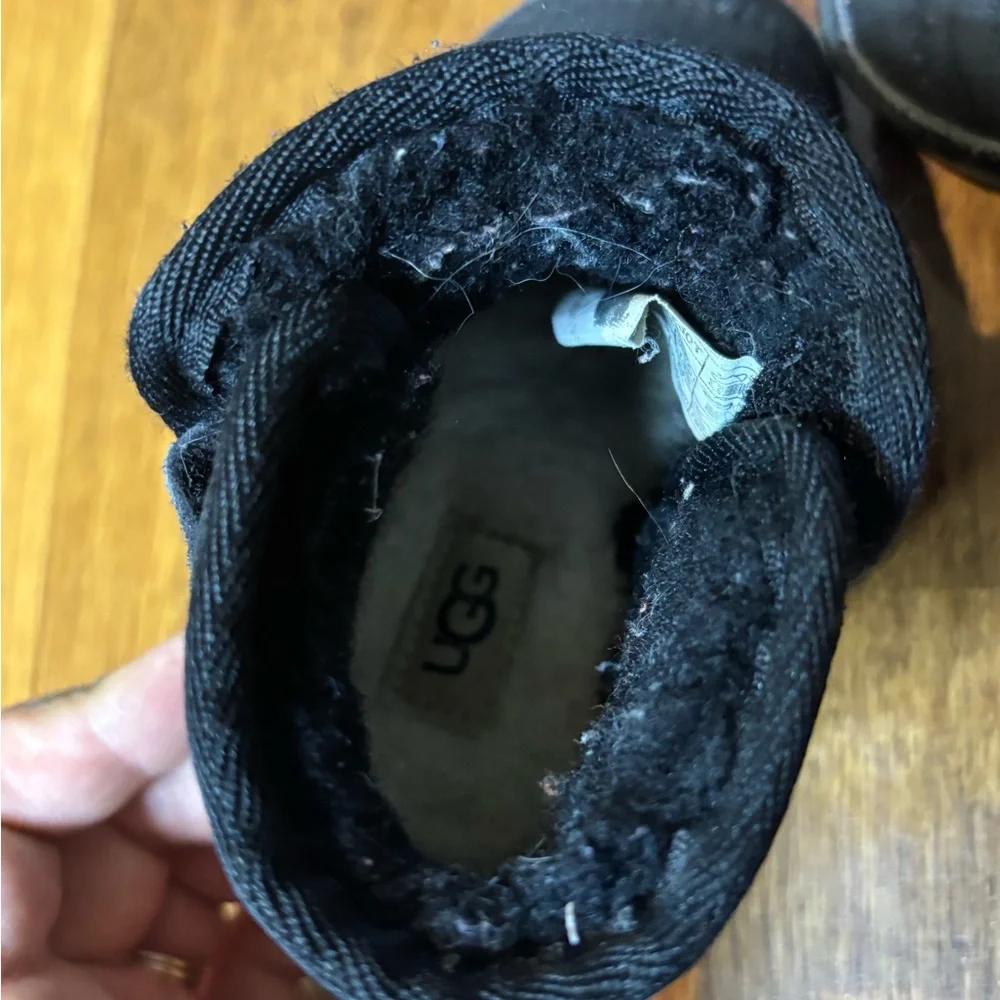 UGG Toddler Black Puffer Boots Size 6 Winter Slip-On